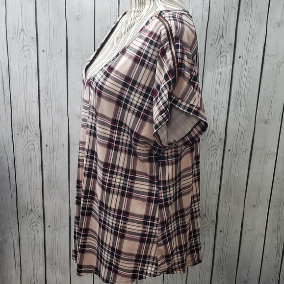 BAE CITY Pullover V-Neck Plaid Blouse, Size 3X - Picture 3 of 8